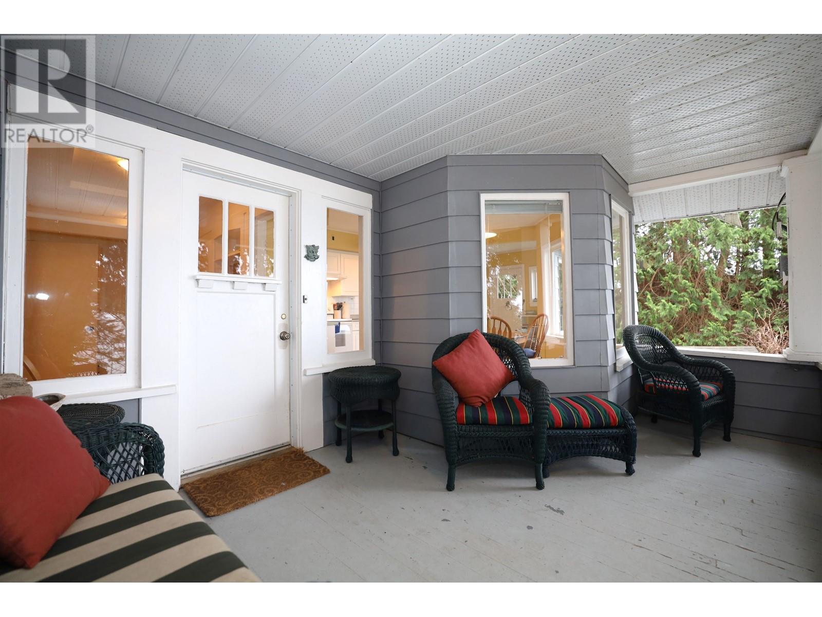 1730 OCEAN BEACH ESPLANADE, Gibsons