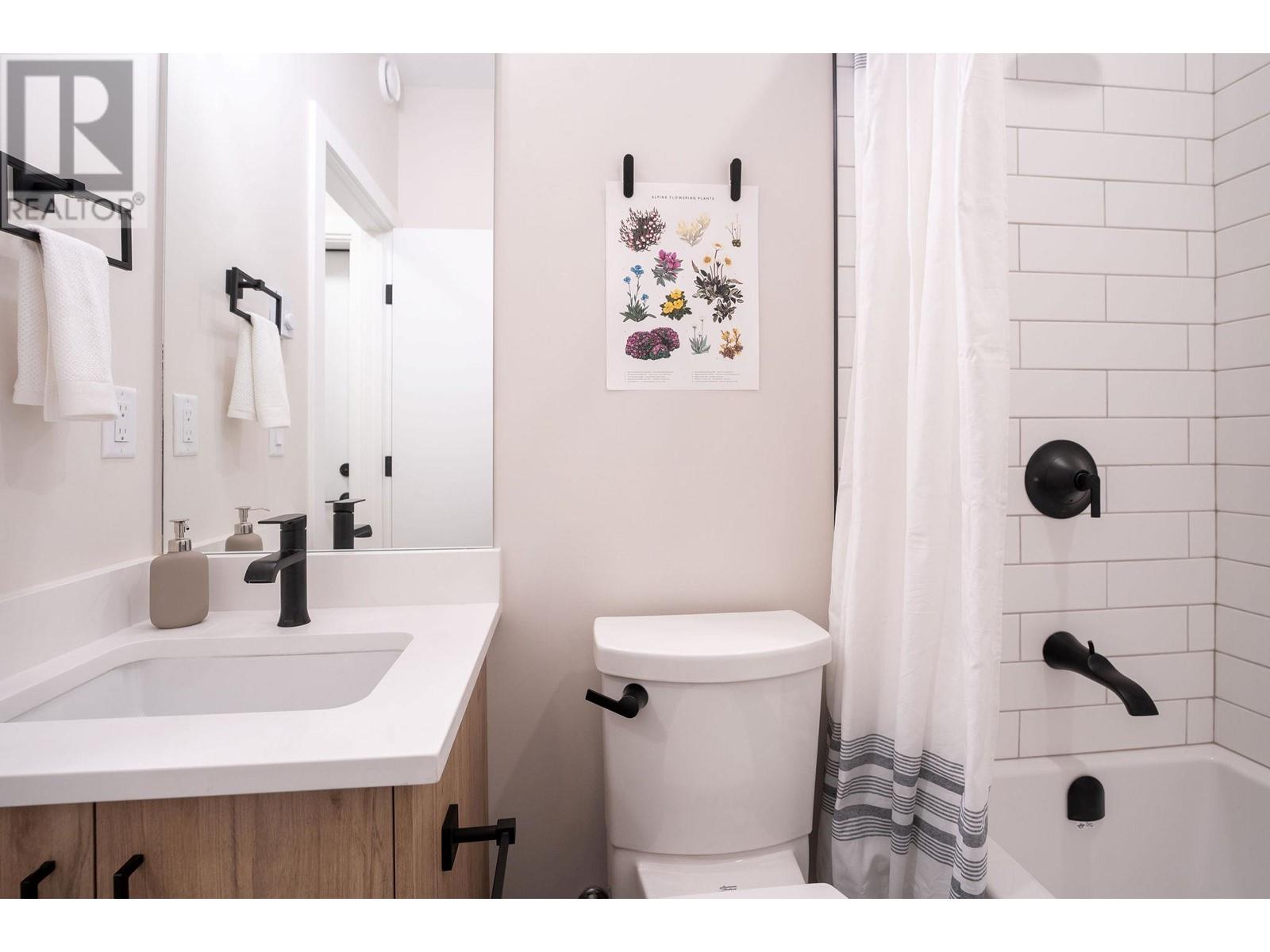 1207 Third Street, Revelstoke