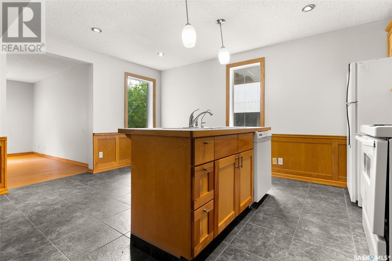 Photo 27 of 2062 Cornwall Street, Regina SK