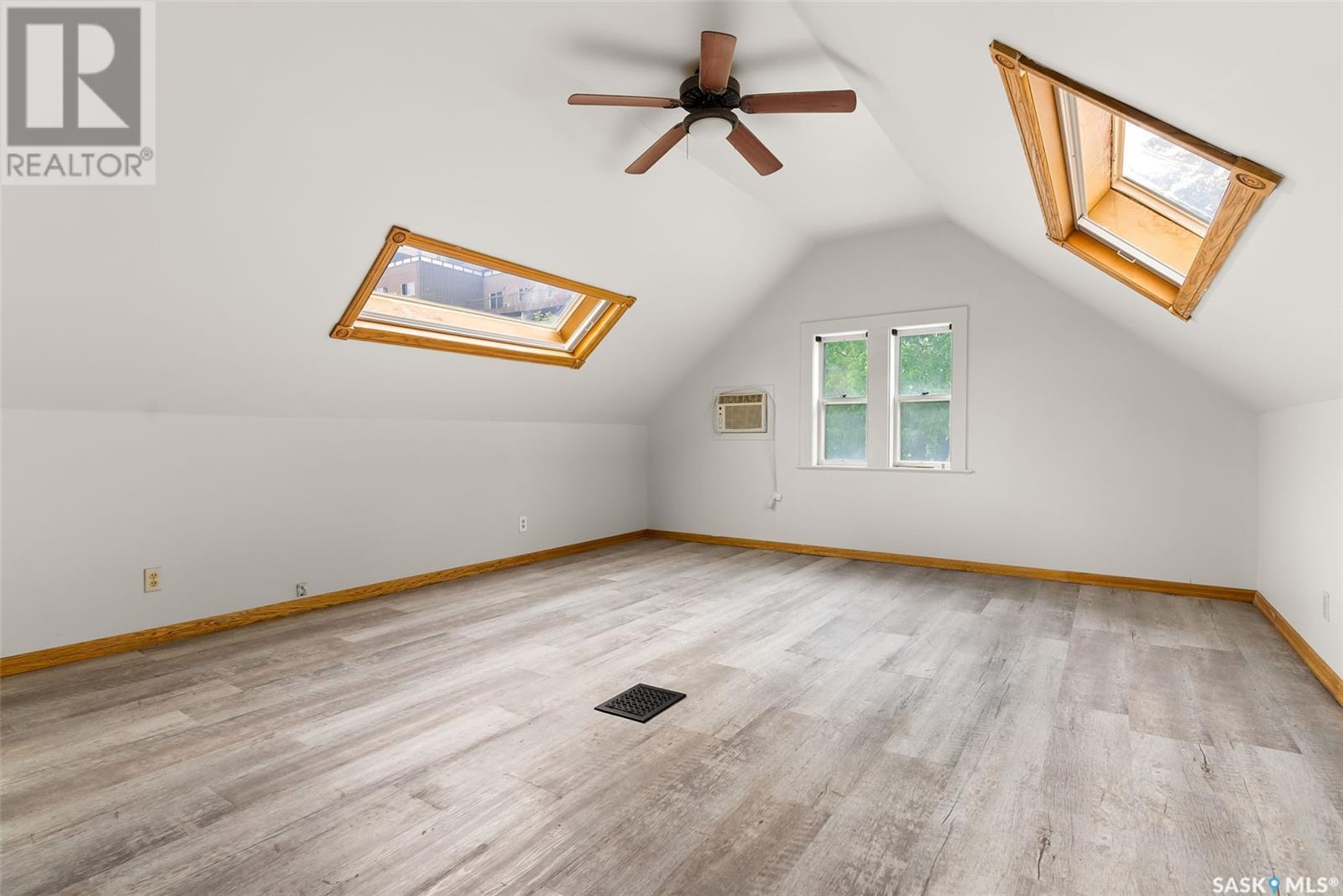 Photo 32 of 2062 Cornwall Street, Regina SK