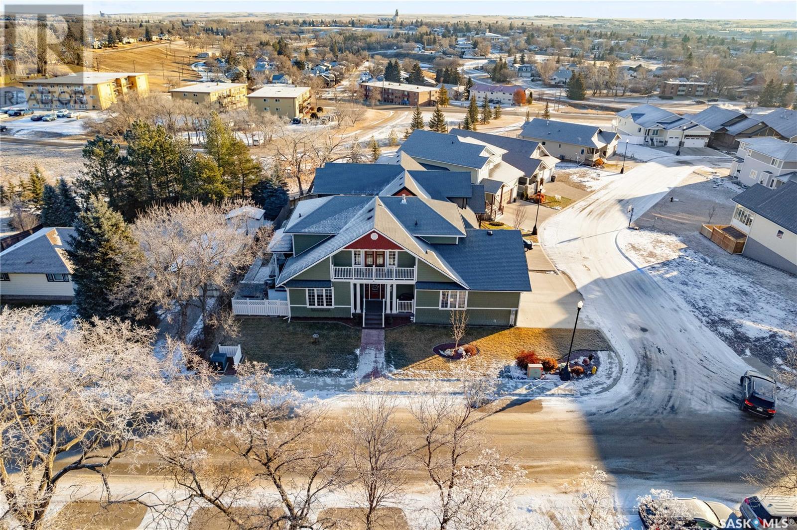 Single Family House 2 Level for Sale in   th AVENUE NE Swift Current 