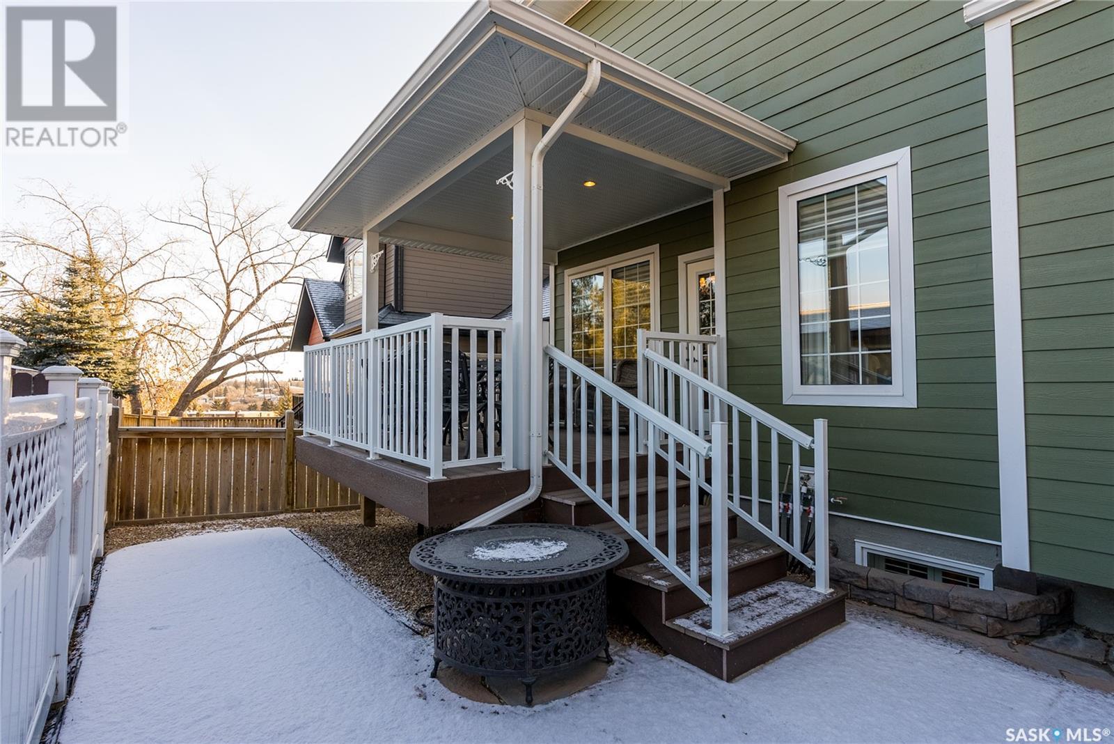 Single Family House 2 Level for Sale in   th AVENUE NE Swift Current 