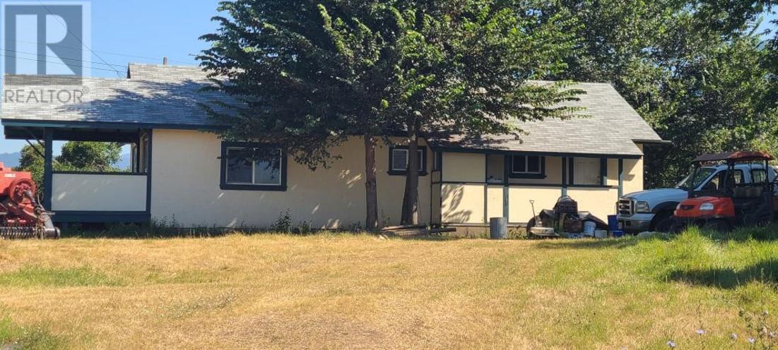 Photo 5 of 5720 Vla Road, Chase BC