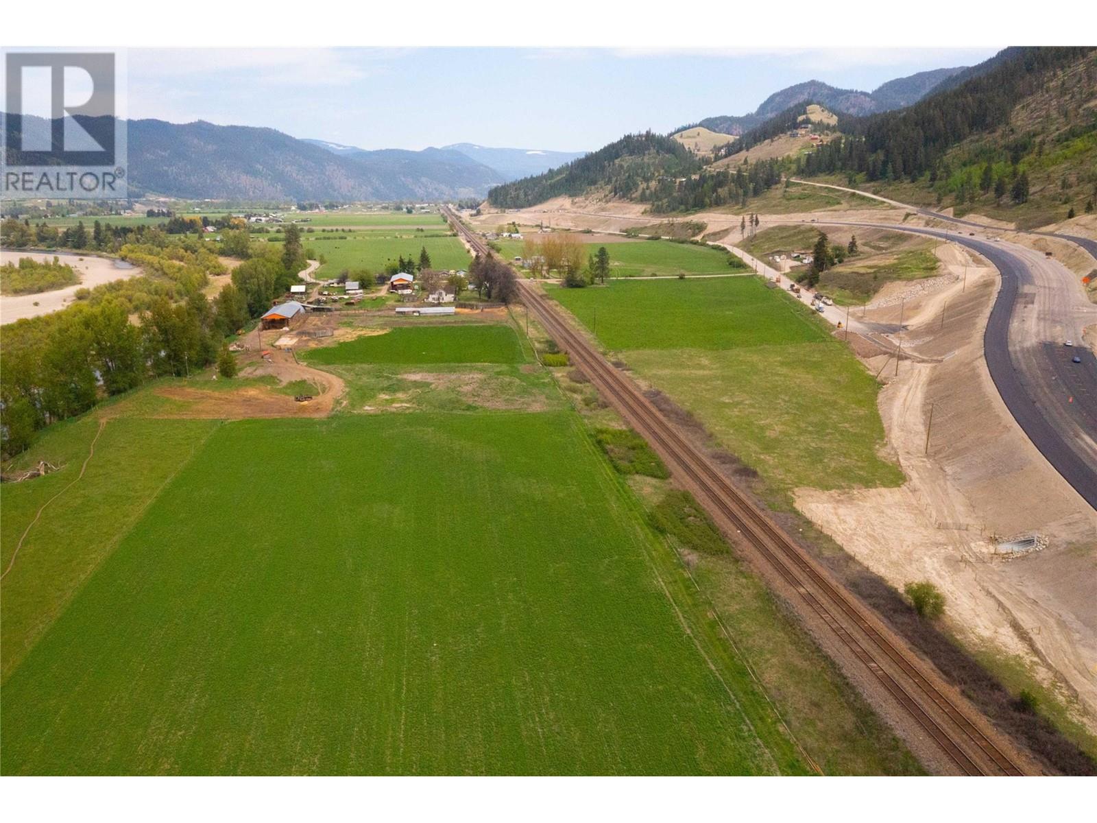 Photo 4 of 5720 Vla Road, Chase BC
