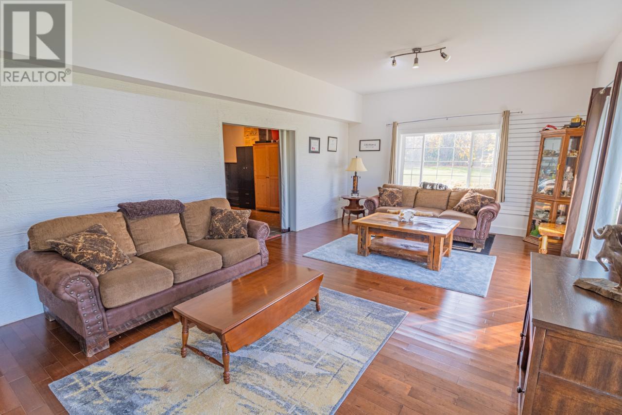 2819 ERICKSON Road, Erickson