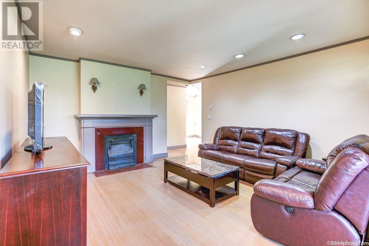3870 W 17TH AVENUE, Vancouver