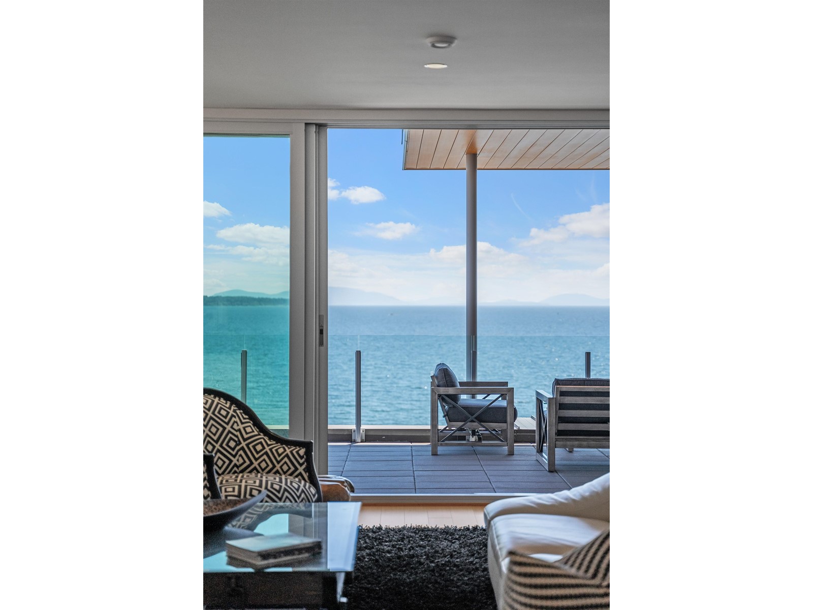 14501 MARINE DRIVE, White Rock real estate listing R2952377