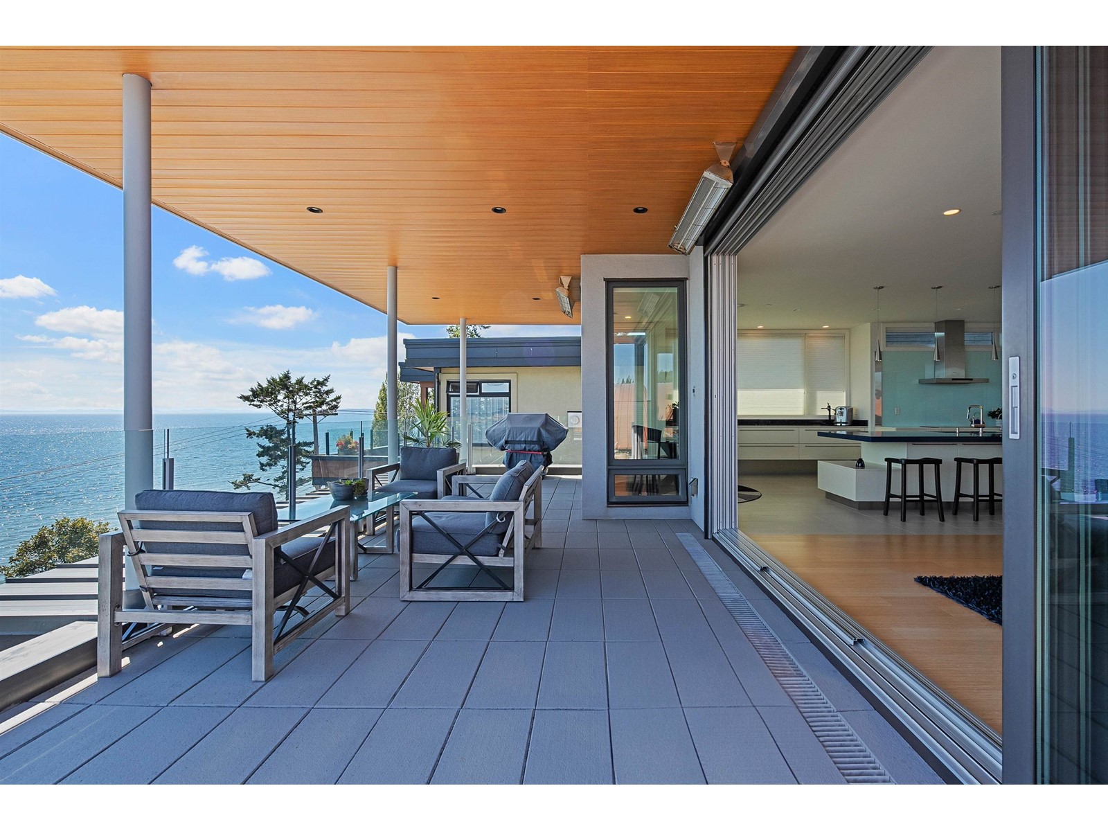 14501 MARINE DRIVE, White Rock real estate listing R2952377