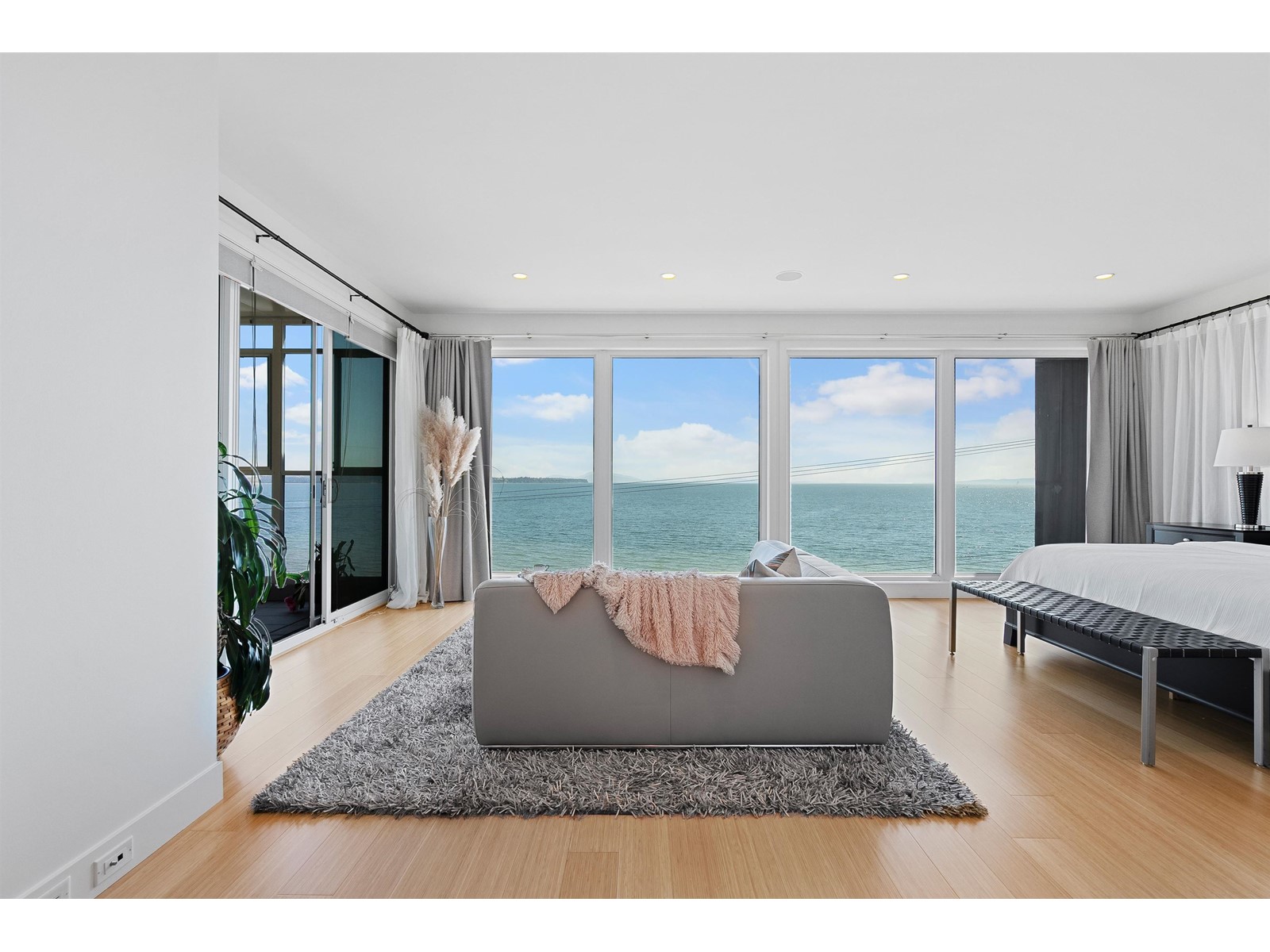 14501 MARINE DRIVE, White Rock real estate listing R2952377