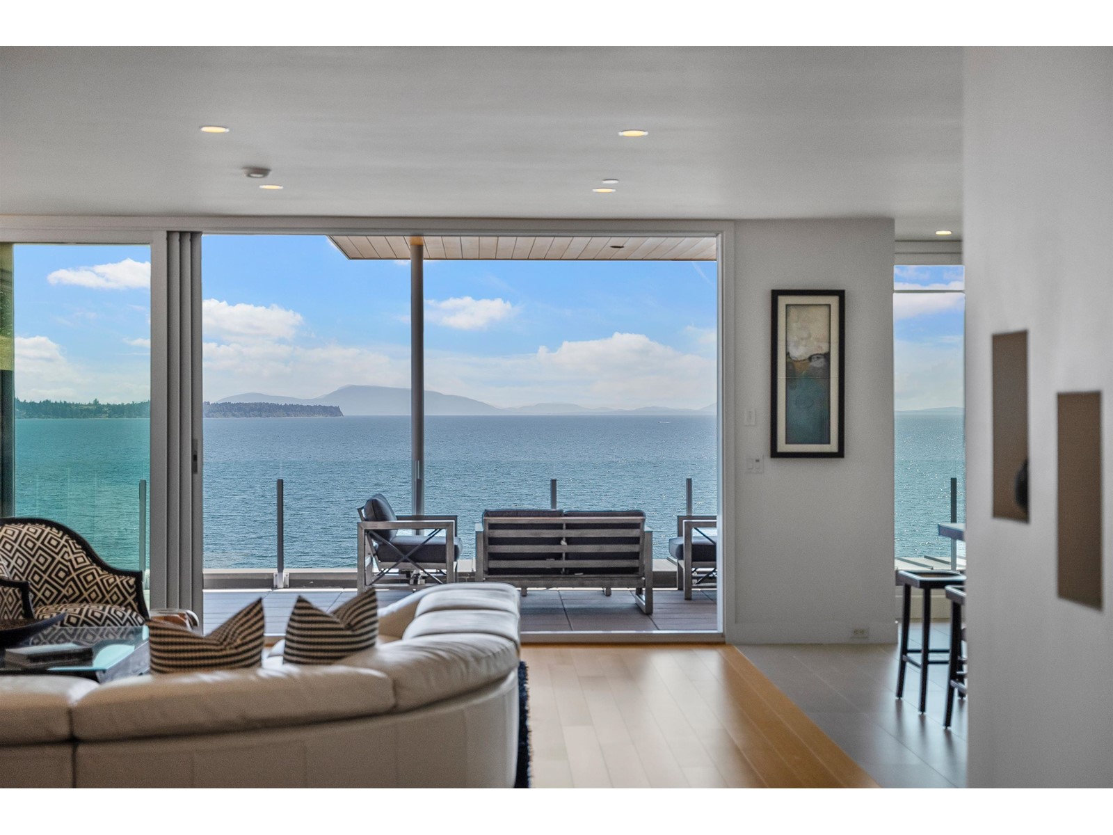 14501 MARINE DRIVE, White Rock real estate listing R2952377