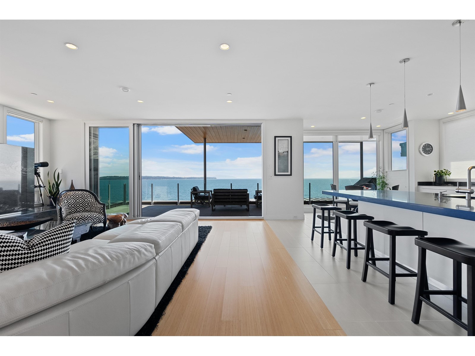 14501 MARINE DRIVE, White Rock real estate listing R2952377