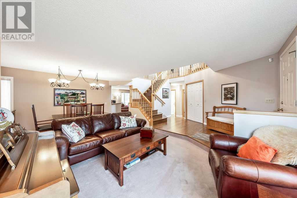 Single Family House for Sale in  Douglasbank Crescent SE Douglasdale/Glen Calgary 