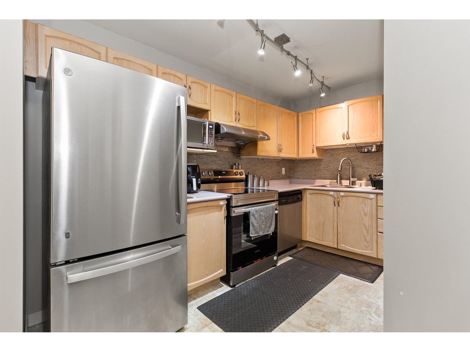 210 2962 TRETHEWEY STREET, Abbotsford real estate listing R2950187