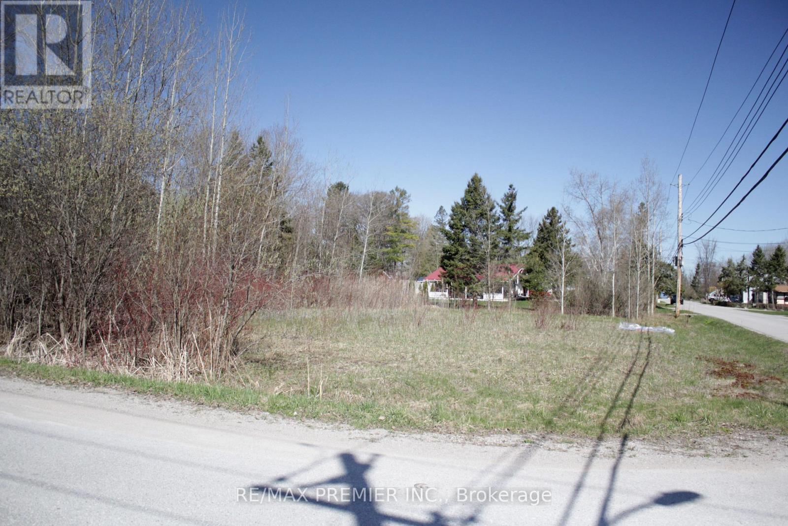 Photo 3 of 278 Woodlands Avenue, Tay ON