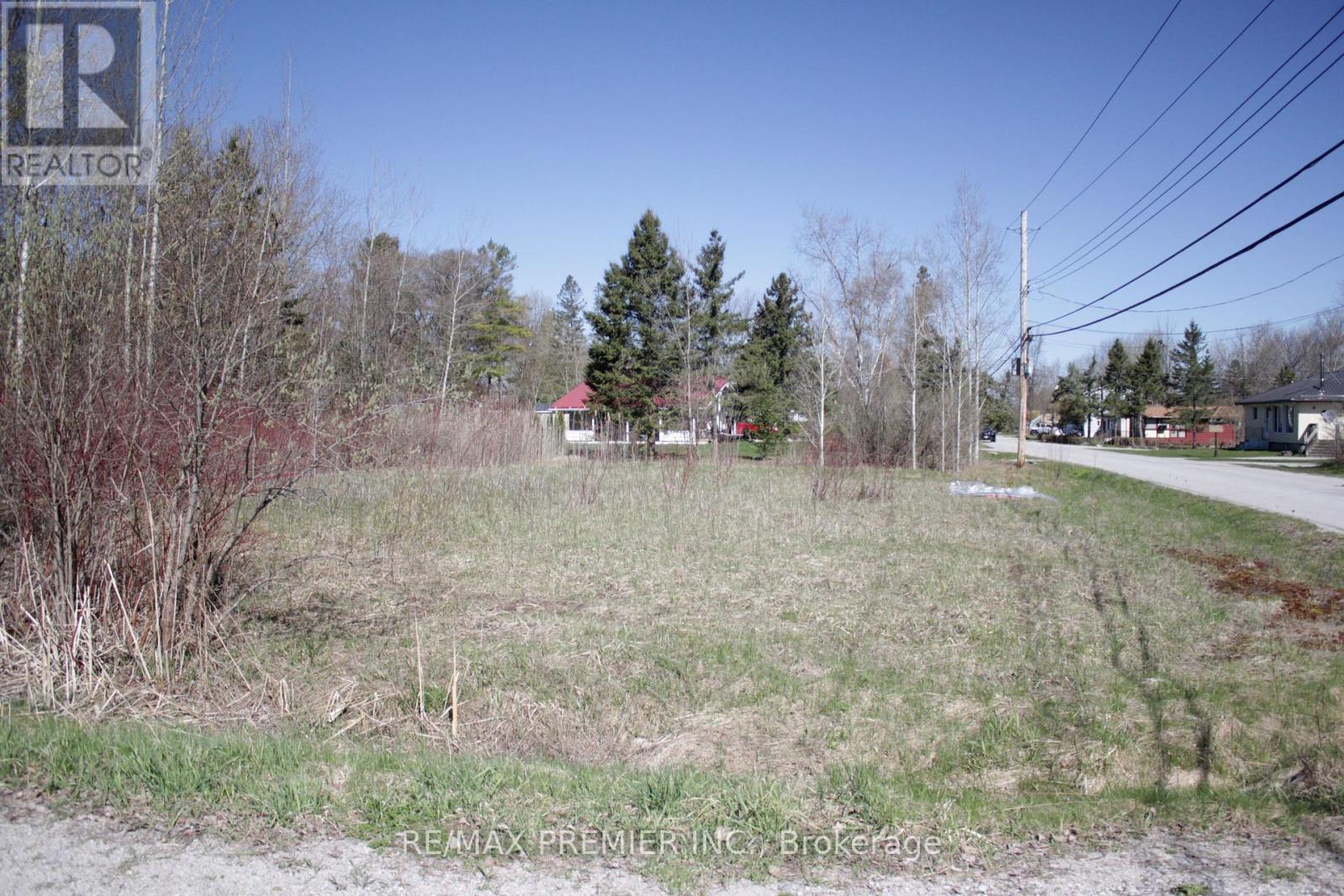 Photo 4 of 278 Woodlands Avenue, Tay ON