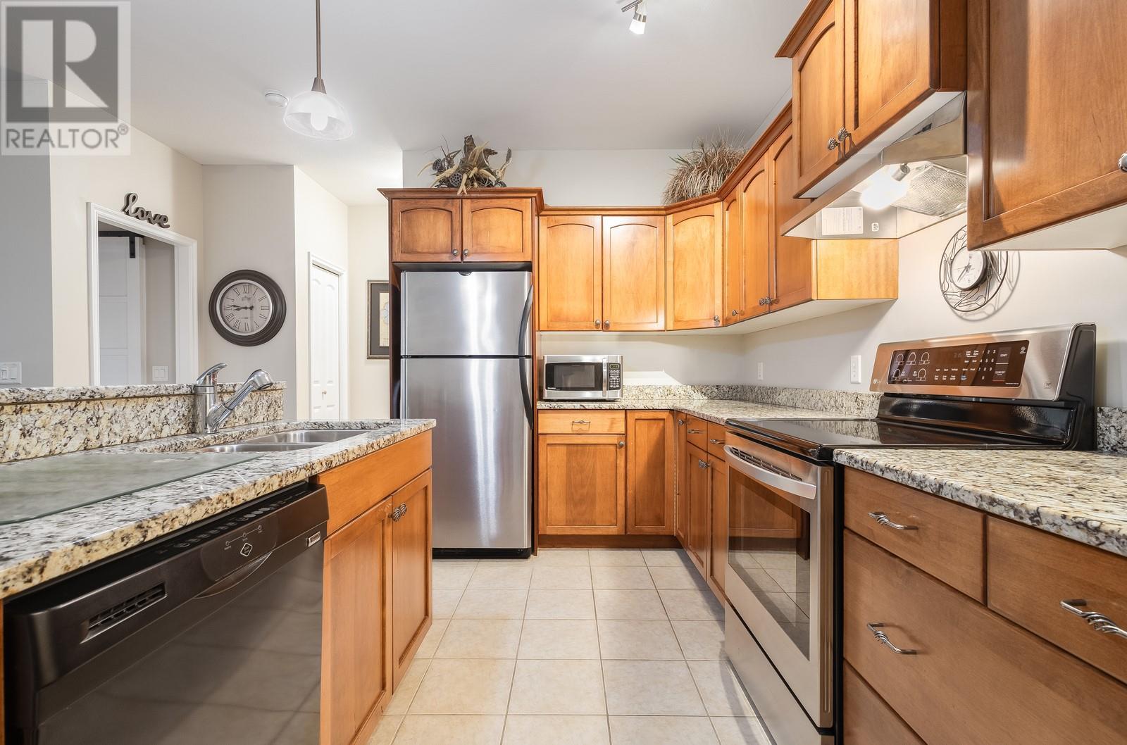 102 2523 Shannon View Drive, West Kelowna