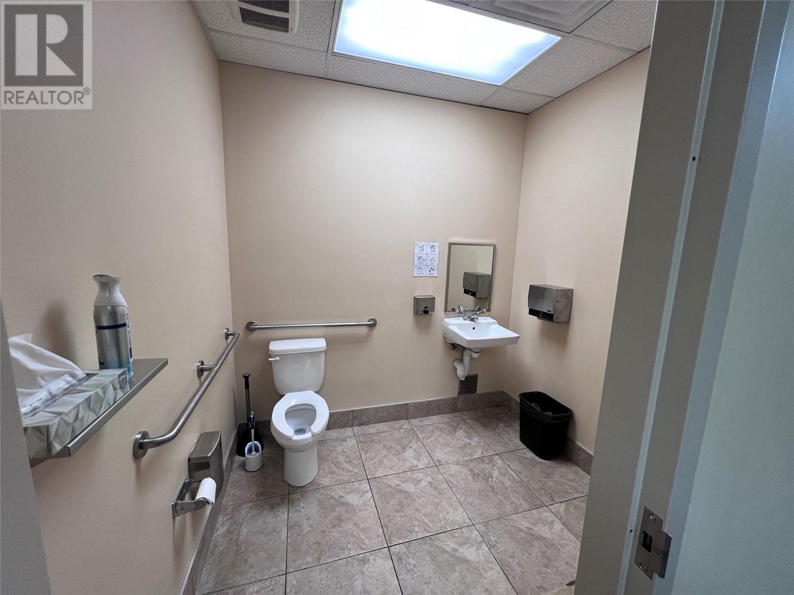 3b 2090 Harvey Avenue, Kelowna
