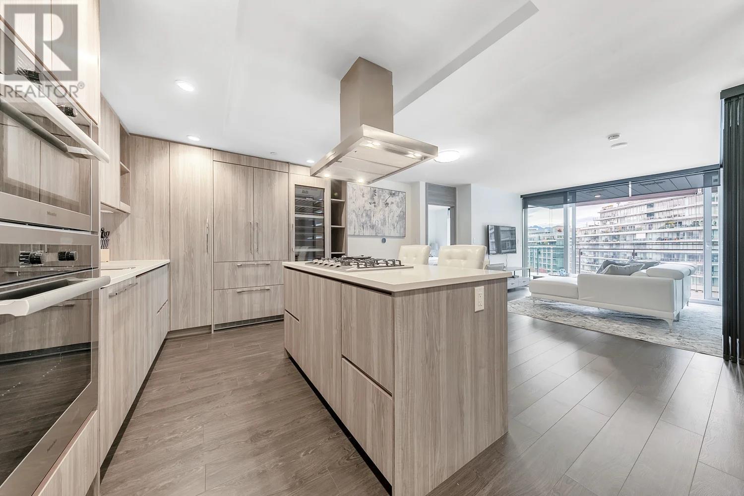 Photo 5 of 1008 1768 Cook Street, Vancouver BC