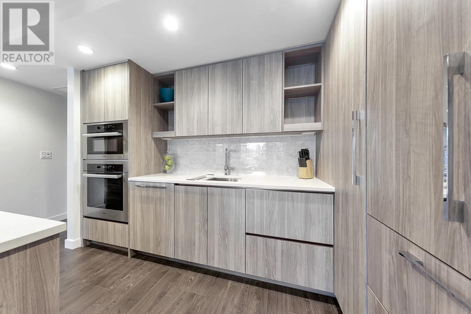 Photo 6 of 1008 1768 Cook Street, Vancouver BC