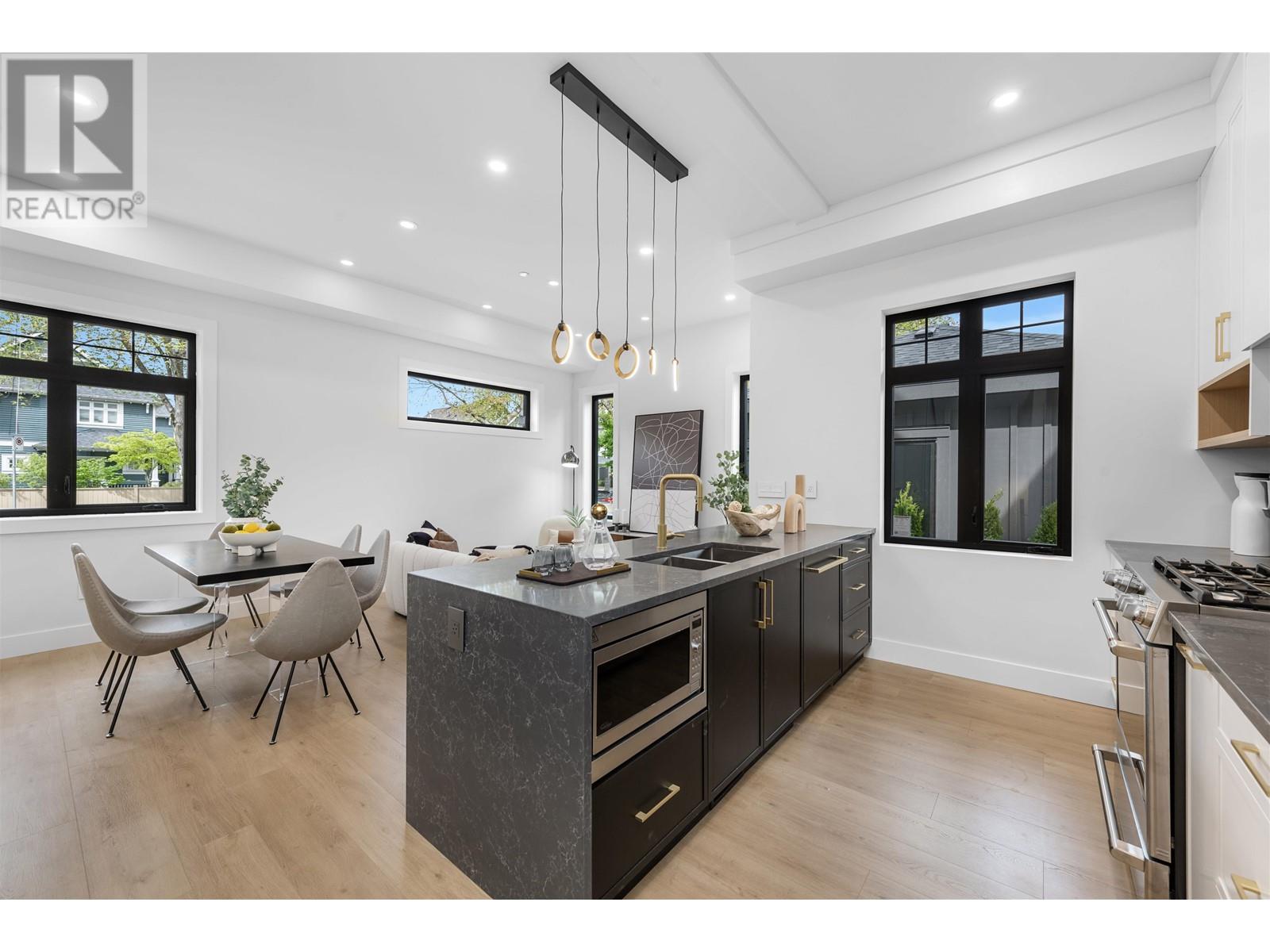 1006 E 15TH AVENUE, Vancouver