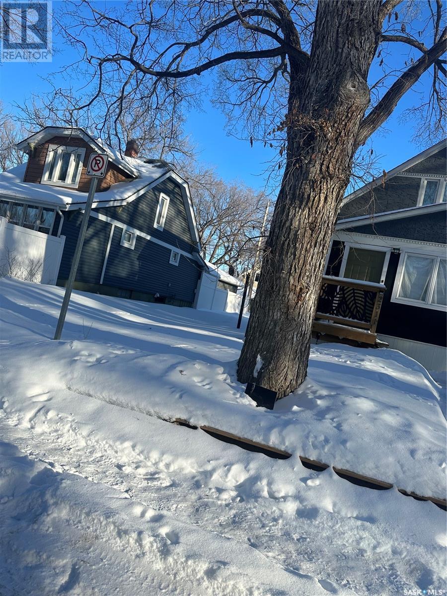 Photo 2 of 2305 Quebec Street, Regina SK