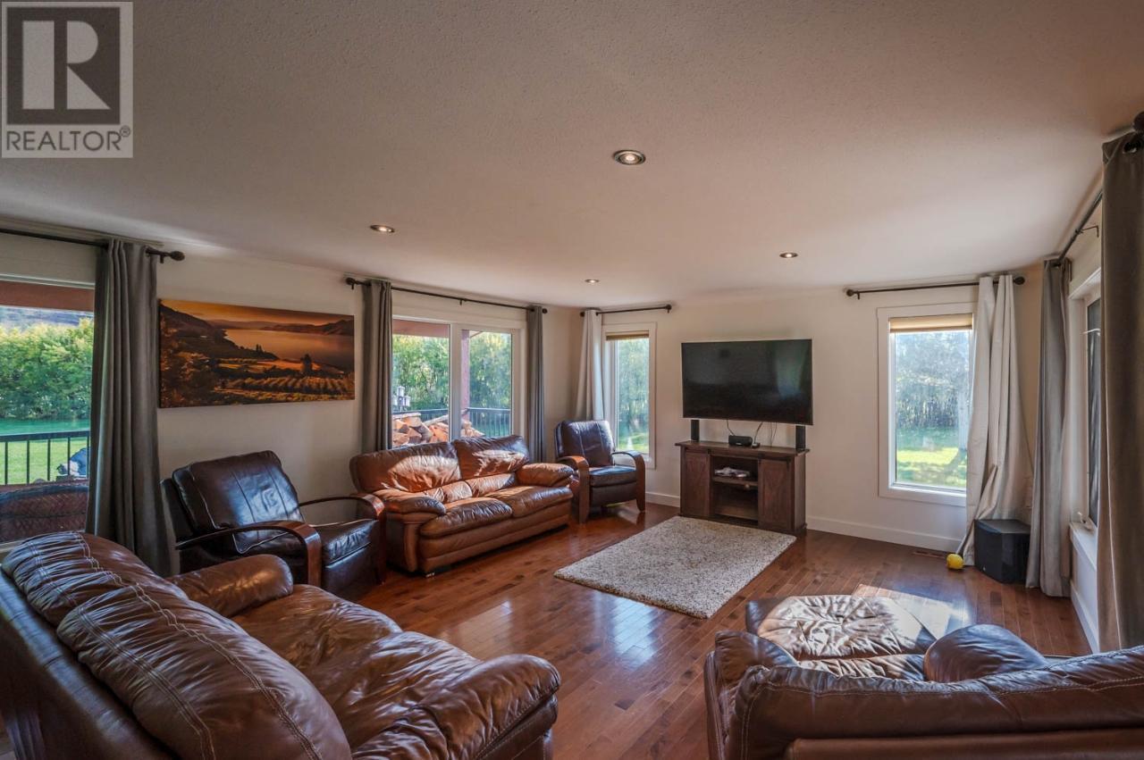 300 Jones Way Road, Oliver