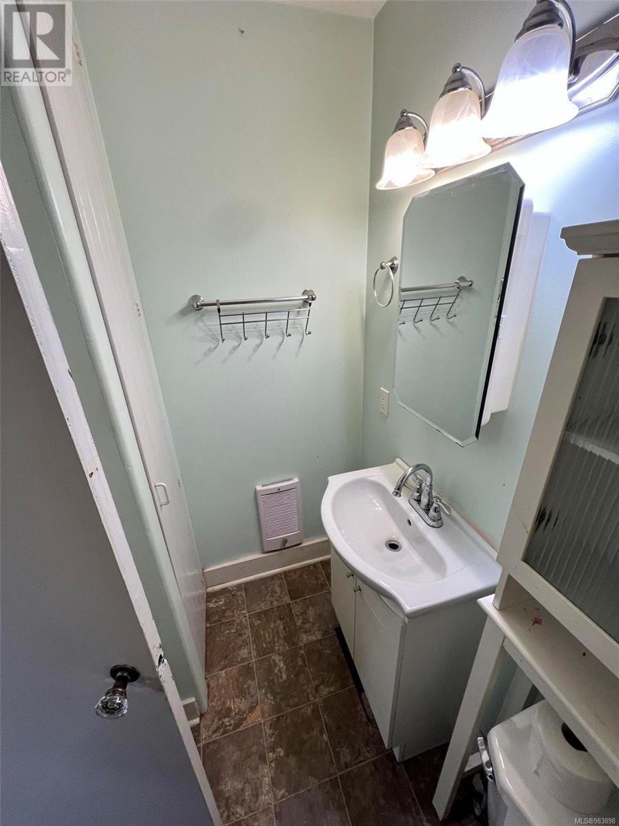 Photo 37 of 3473 3rd Ave, Port Alberni BC