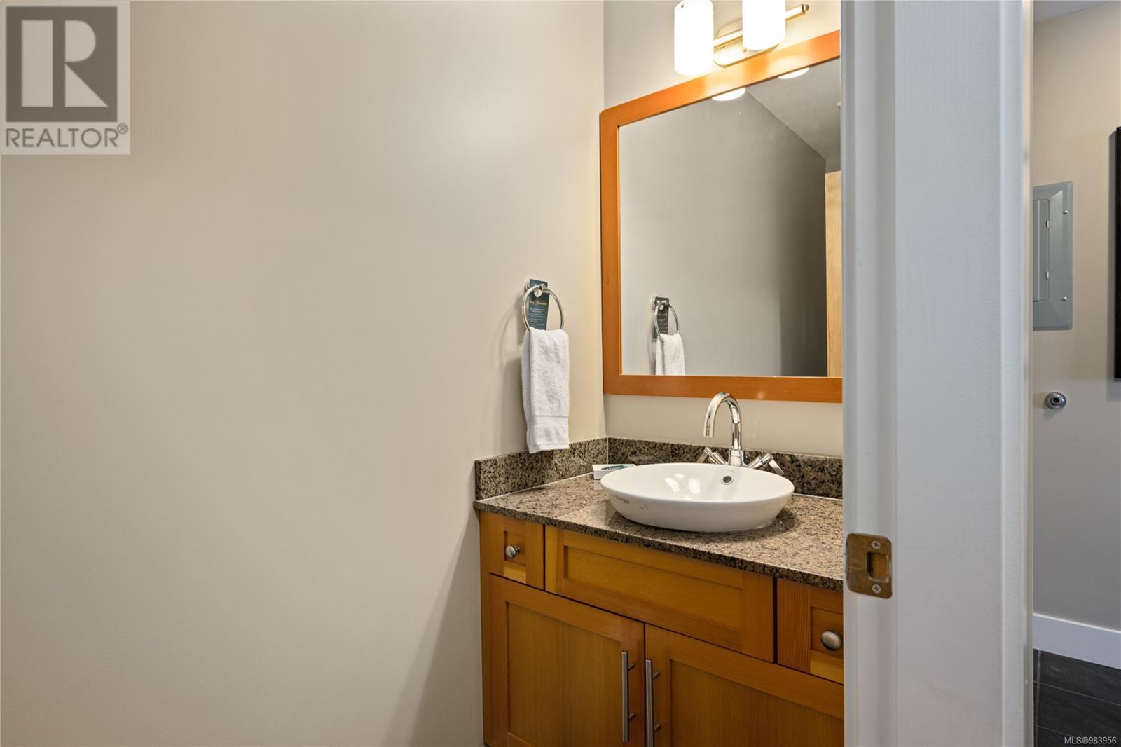 113/114D 181 Beachside Dr, Parksville real estate listing 983956