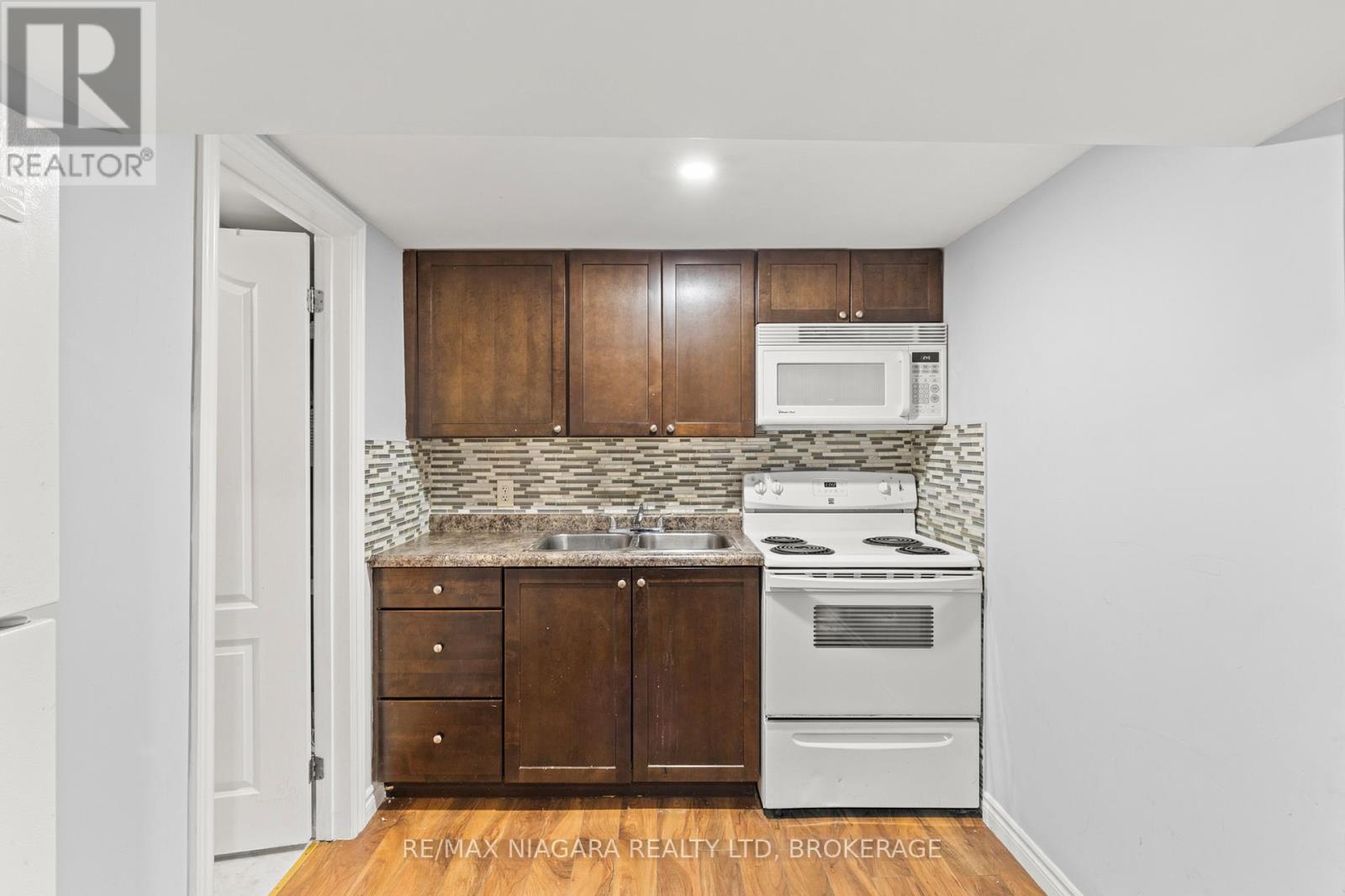 Photo 14 of 130 Killaly Street E, Port Colborne ON