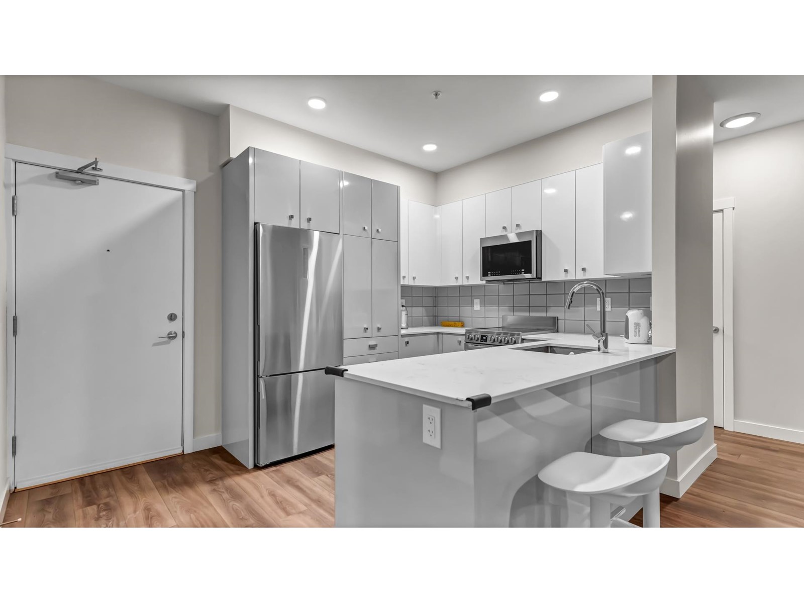 102 10838 WHALLEY BOULEVARD, Surrey