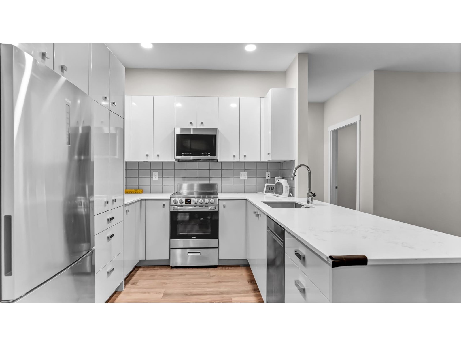 102 10838 WHALLEY BOULEVARD, Surrey