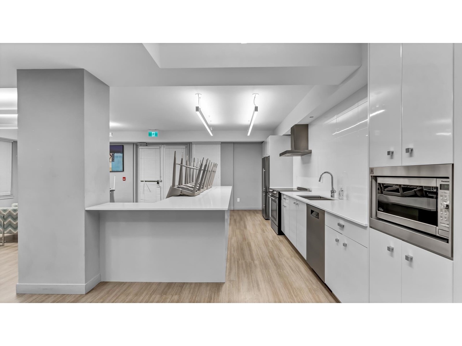 102 10838 WHALLEY BOULEVARD, Surrey