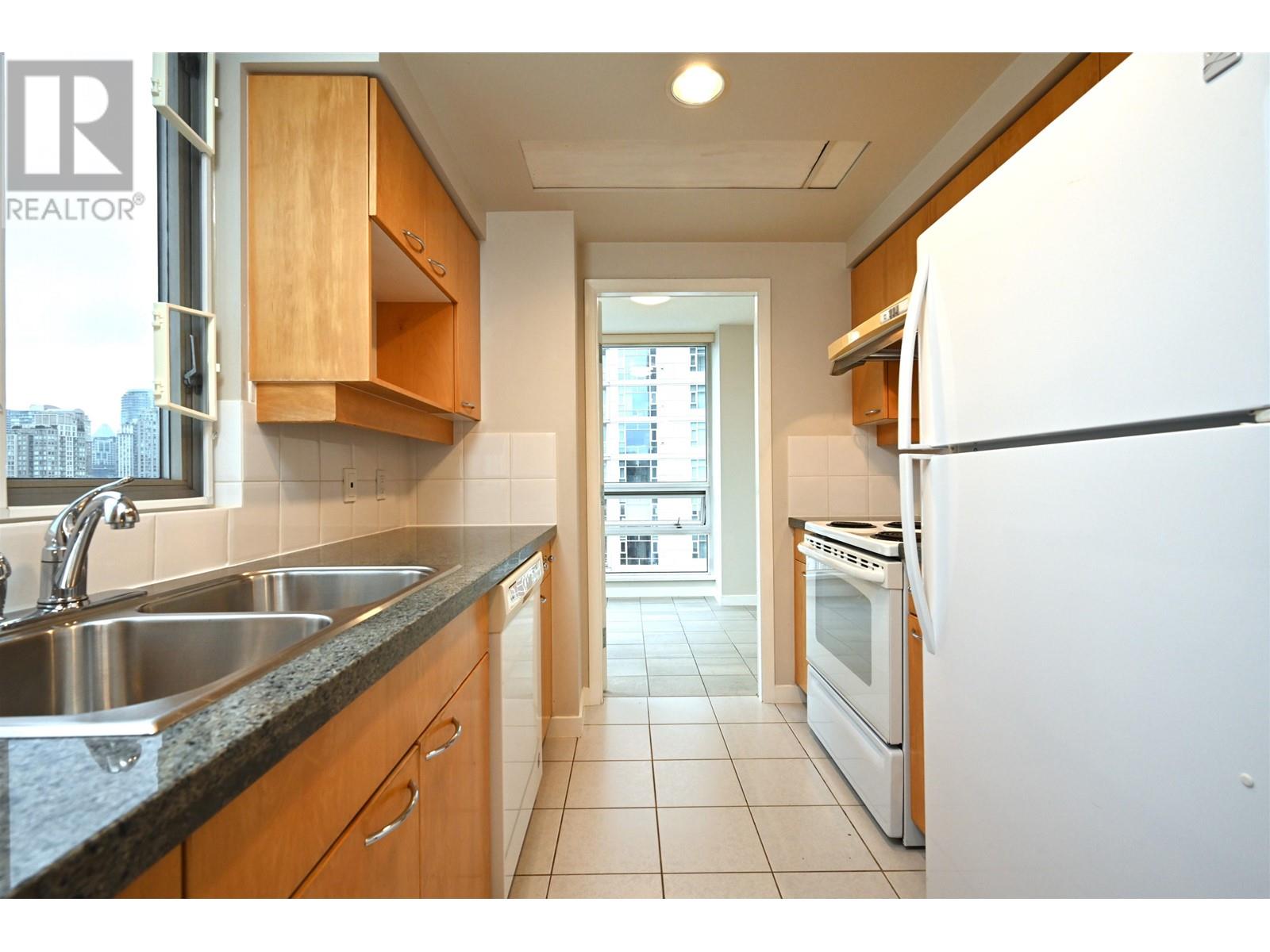 2002 1201 MARINASIDE CRESCENT, Vancouver real estate listing R2953499
