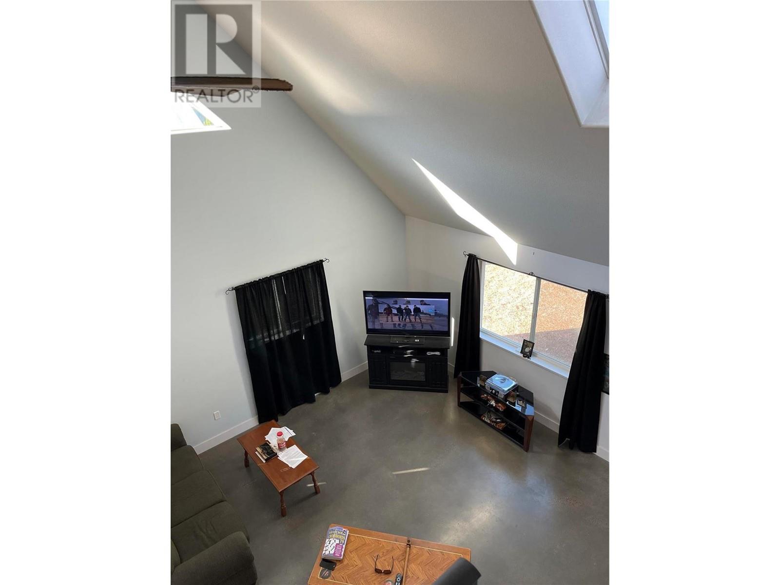 5763 Ponderosa Road, Falkland