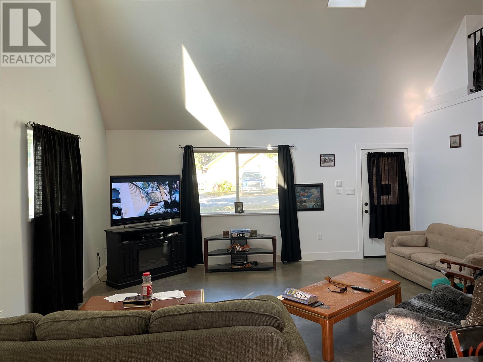 5763 Ponderosa Road, Falkland
