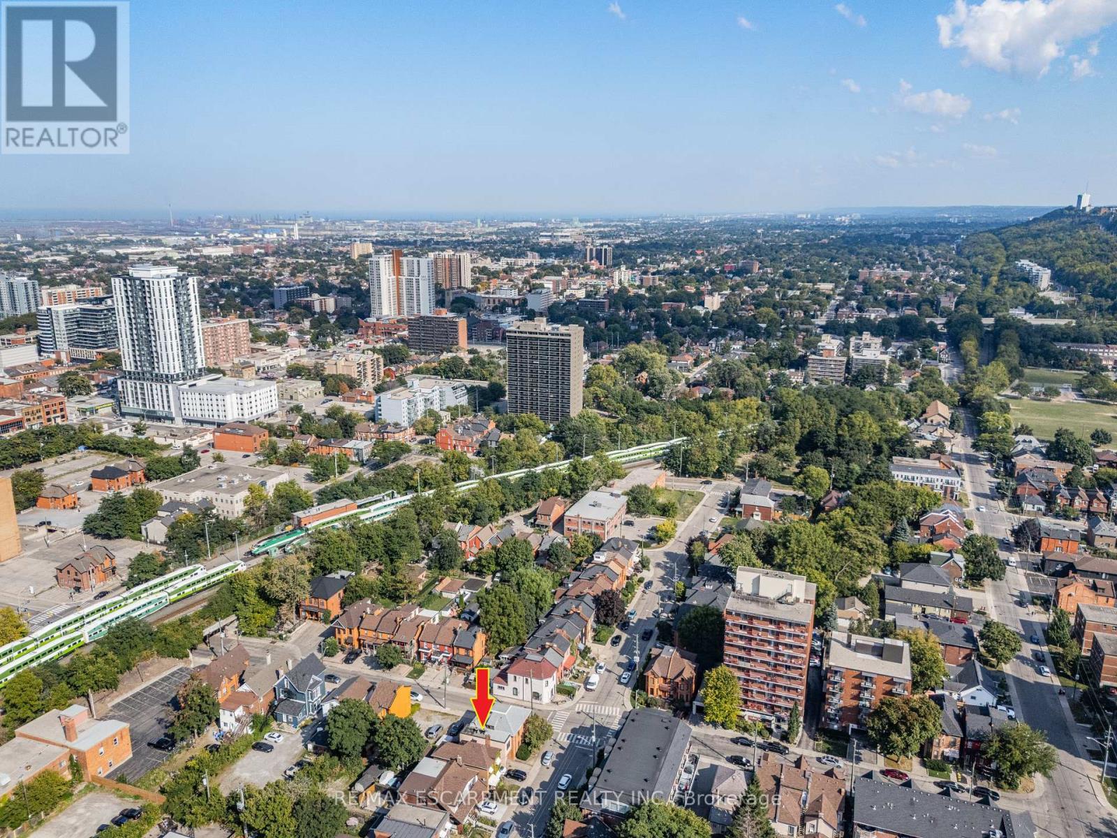 Photo 8 of 120 Catharine Street S, Hamilton ON