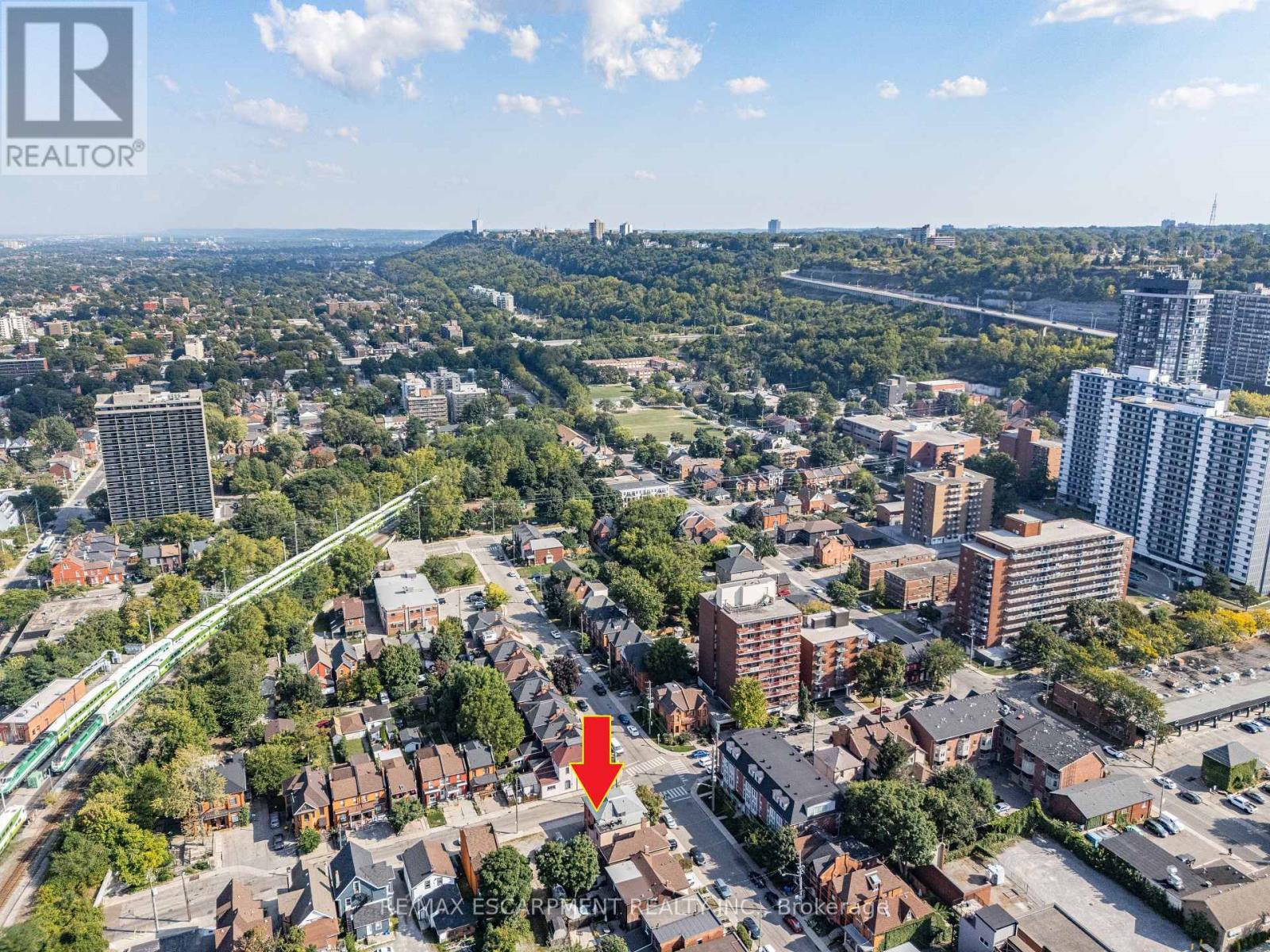 Photo 9 of 120 Catharine Street S, Hamilton ON