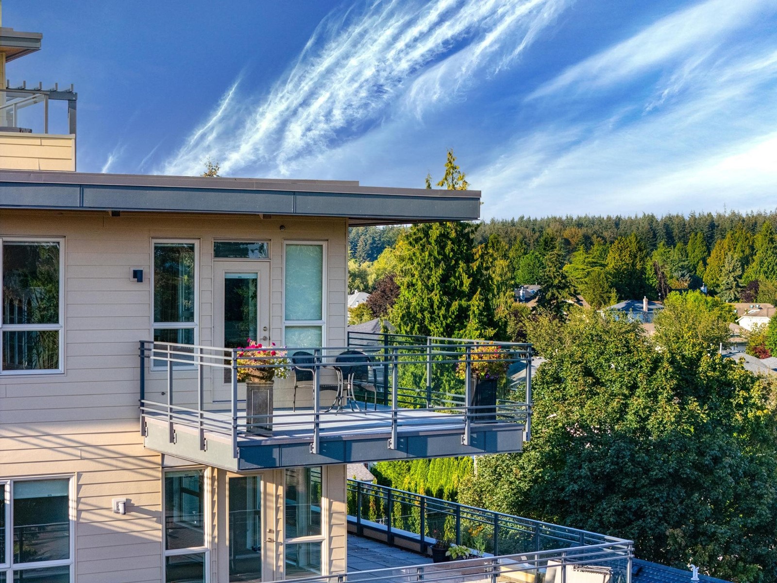 503 14022 NORTH BLUFF RD ROAD, White Rock real estate listing R2953661