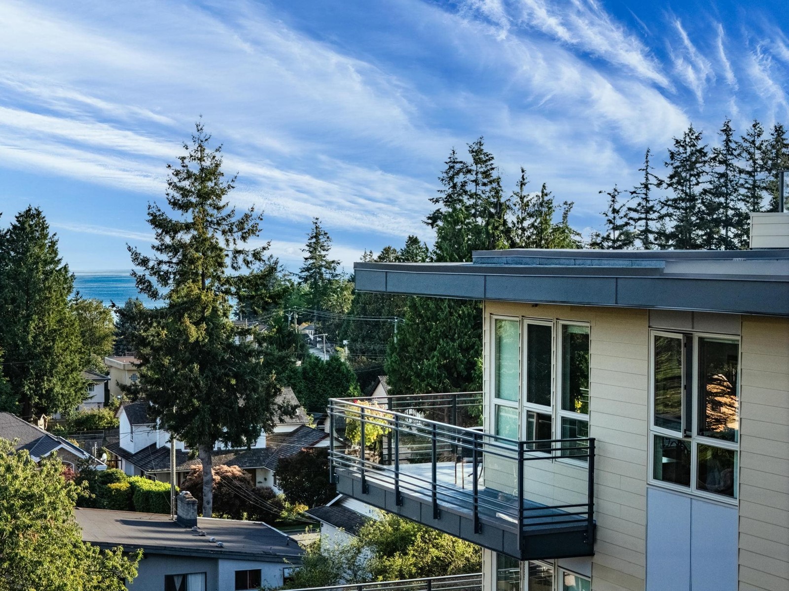 503 14022 NORTH BLUFF RD ROAD, White Rock real estate listing R2953661