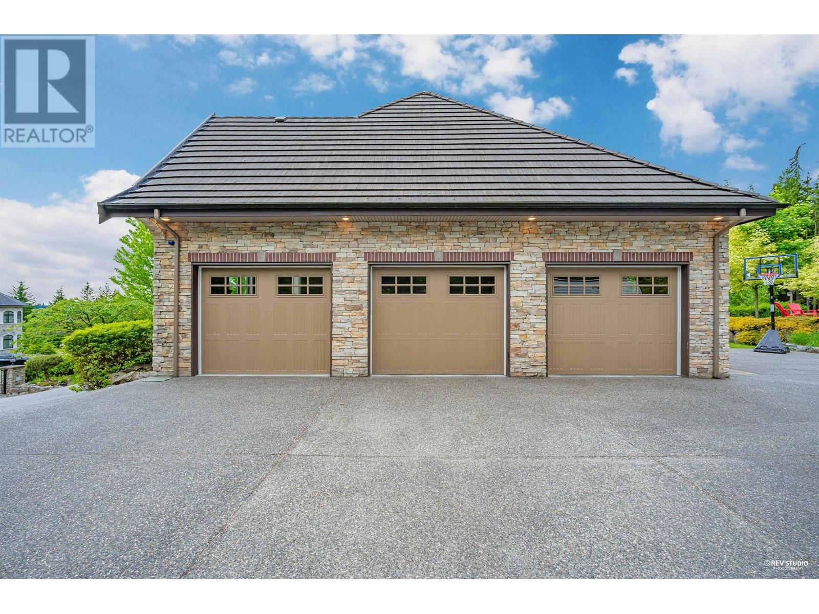 3279 BLACK BEAR WAY, Anmore real estate listing R2952941