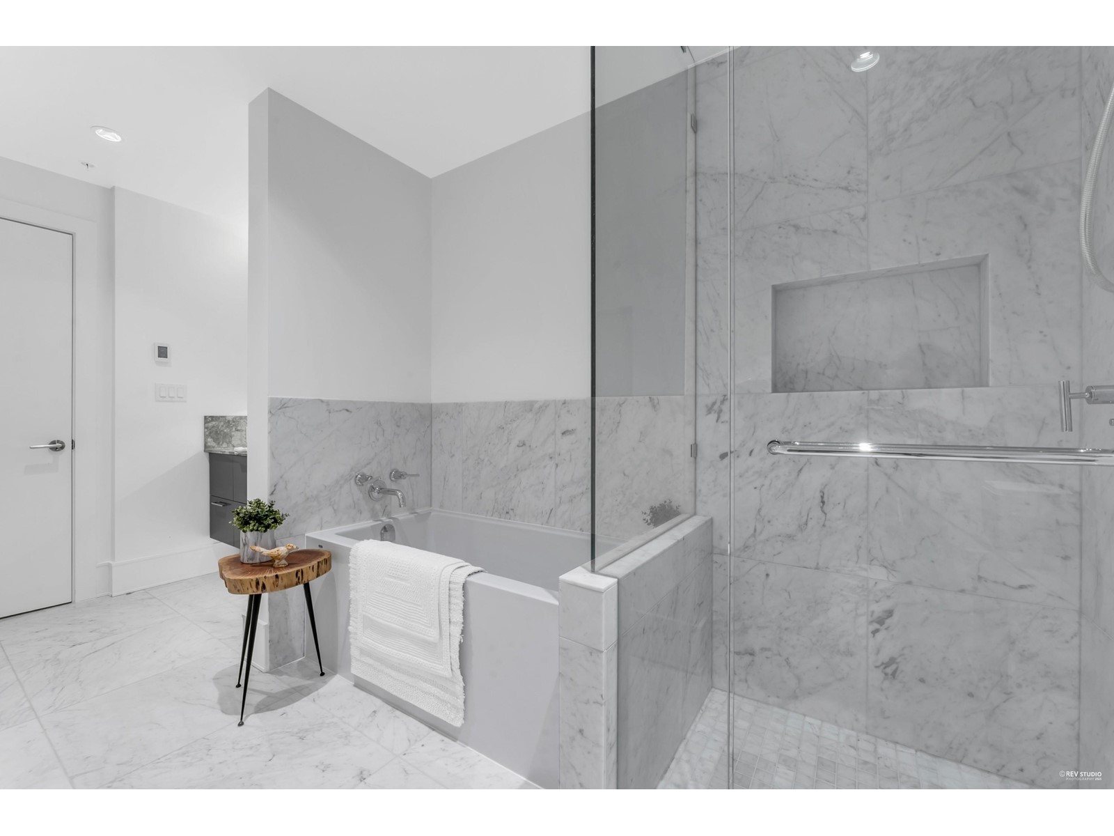 1203 1501 FOSTER STREET, White Rock real estate listing R2954246