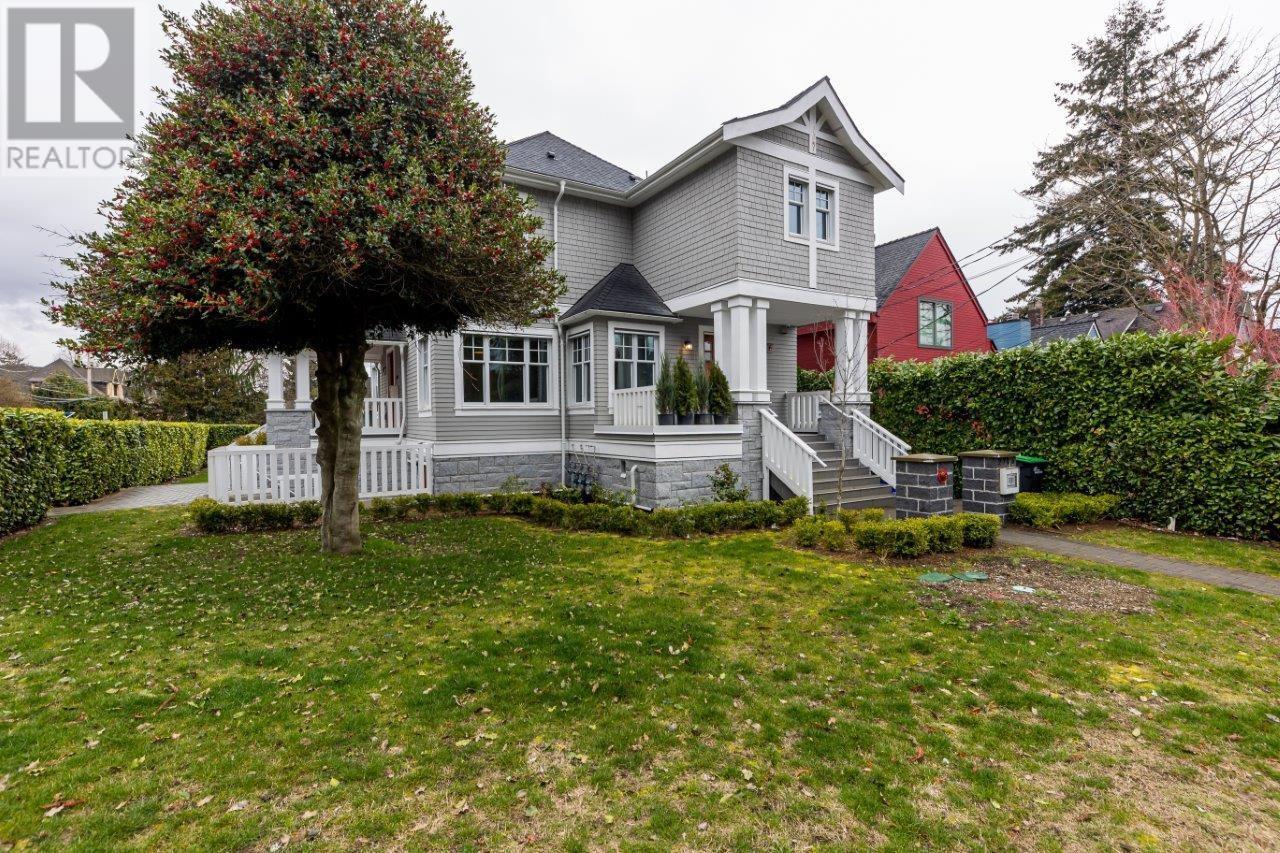 2706 W 2ND AVENUE, Vancouver