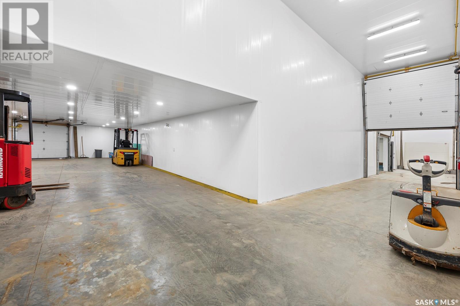 Photo 10 of 215 River Street, Lumsden SK