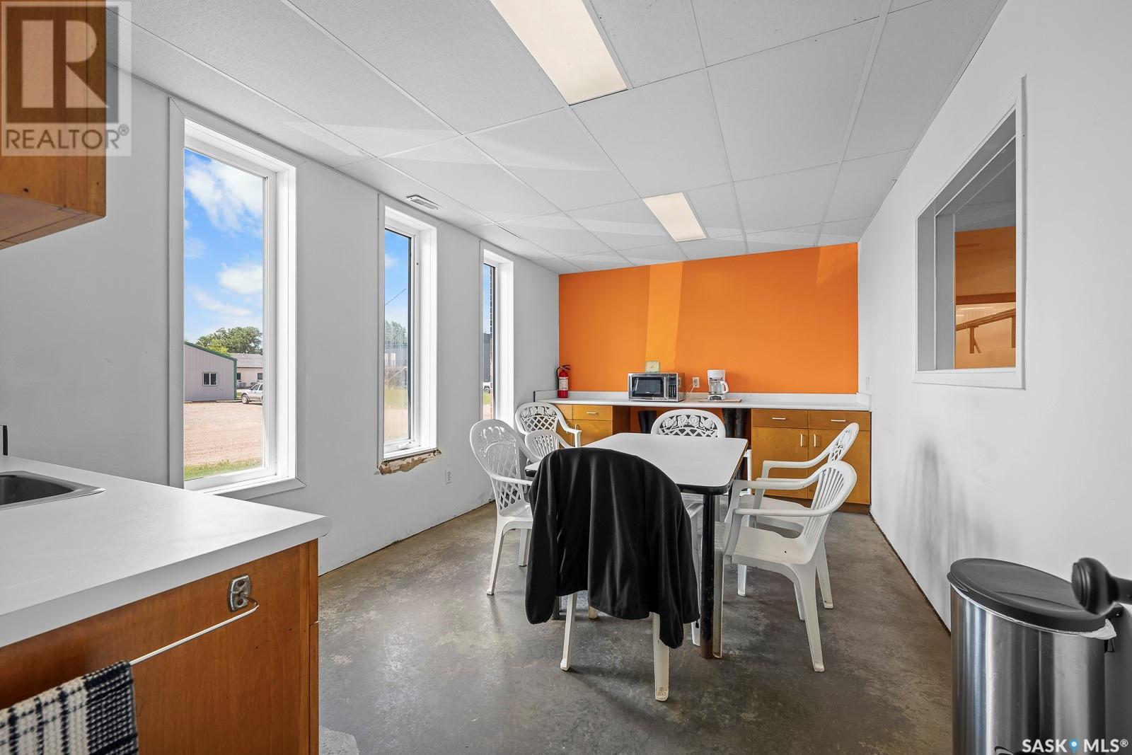 Photo 16 of 215 River Street, Lumsden SK