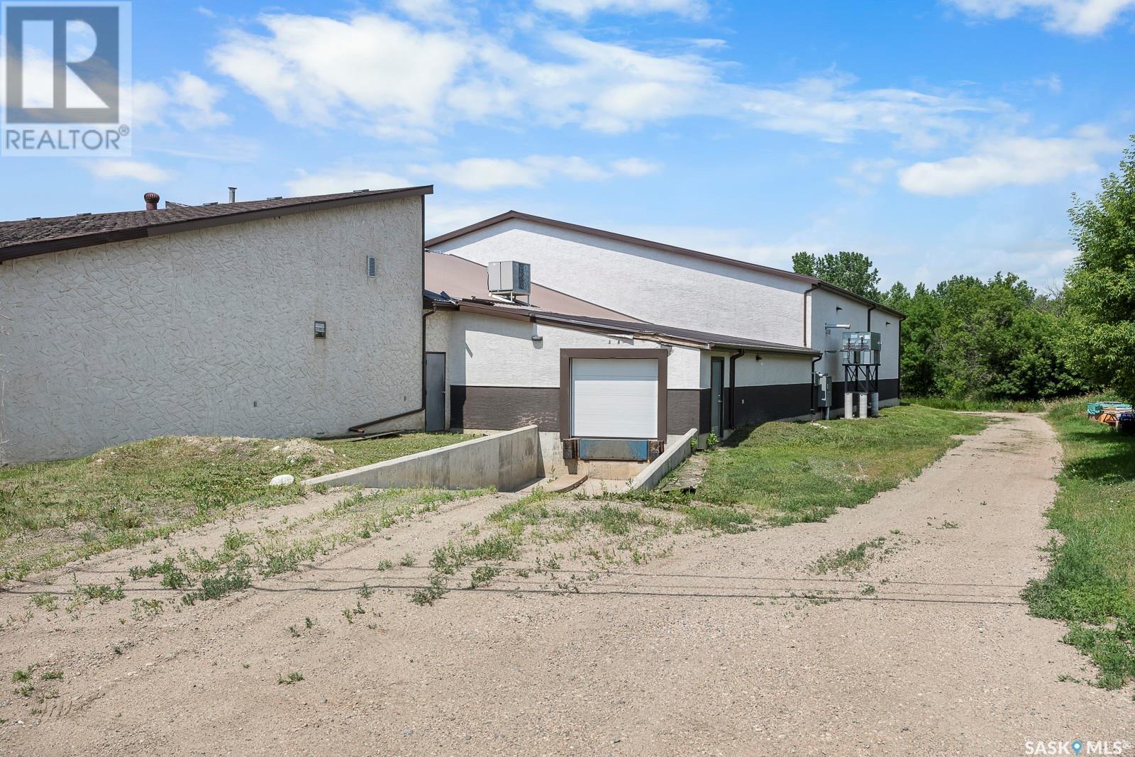 Photo 3 of 215 River Street, Lumsden SK