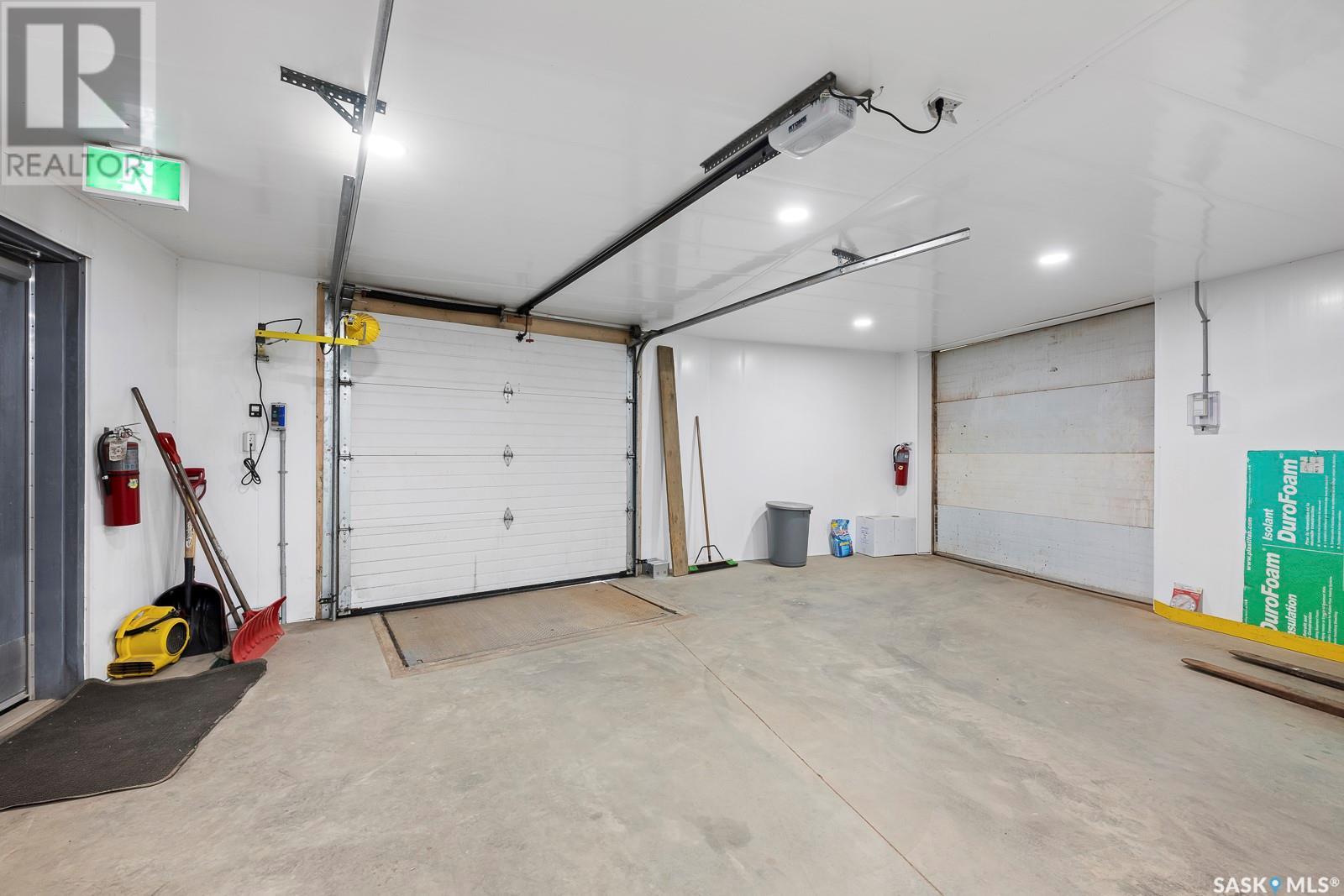 Photo 8 of 215 River Street, Lumsden SK