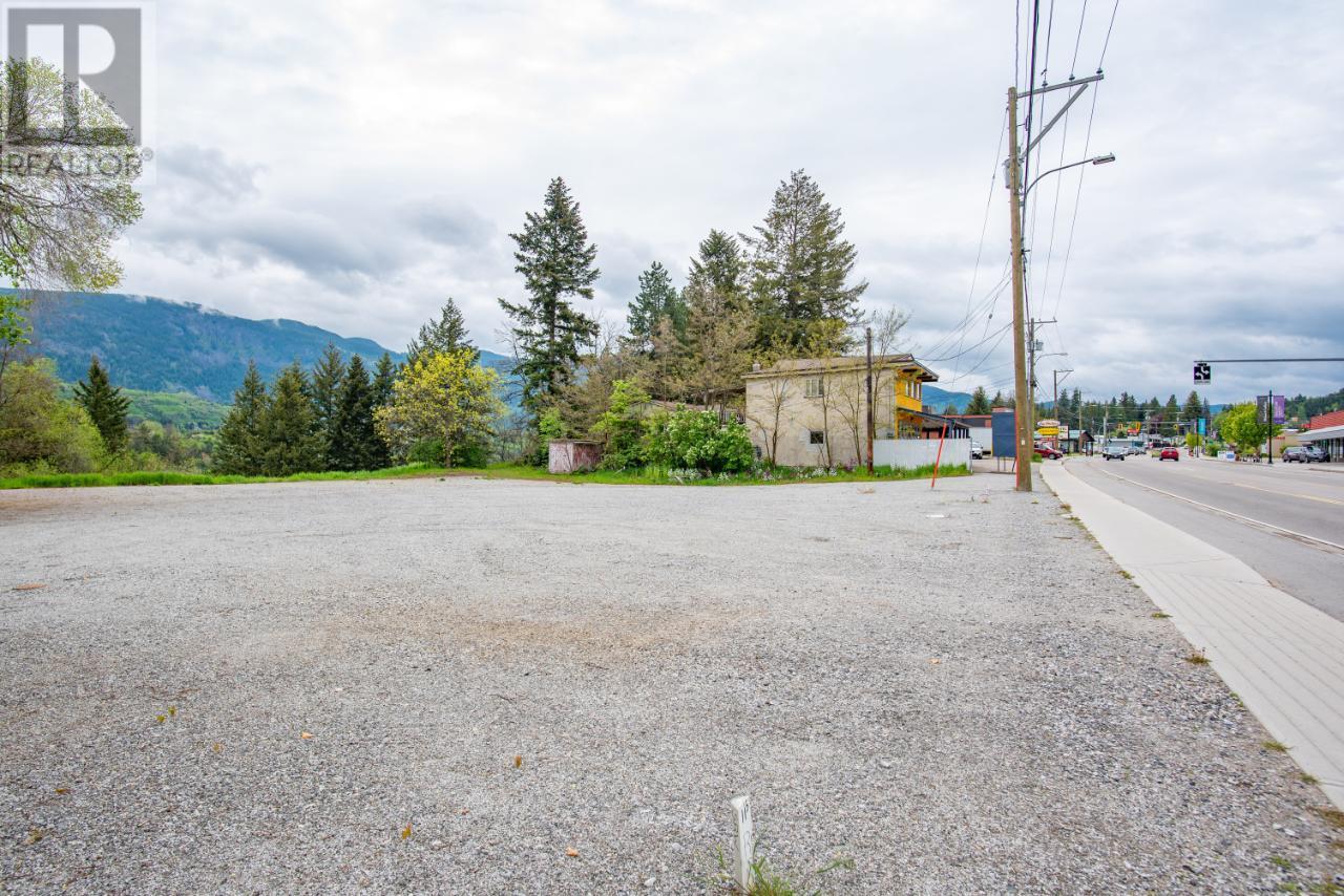 1445 COLUMBIA Avenue, Castlegar