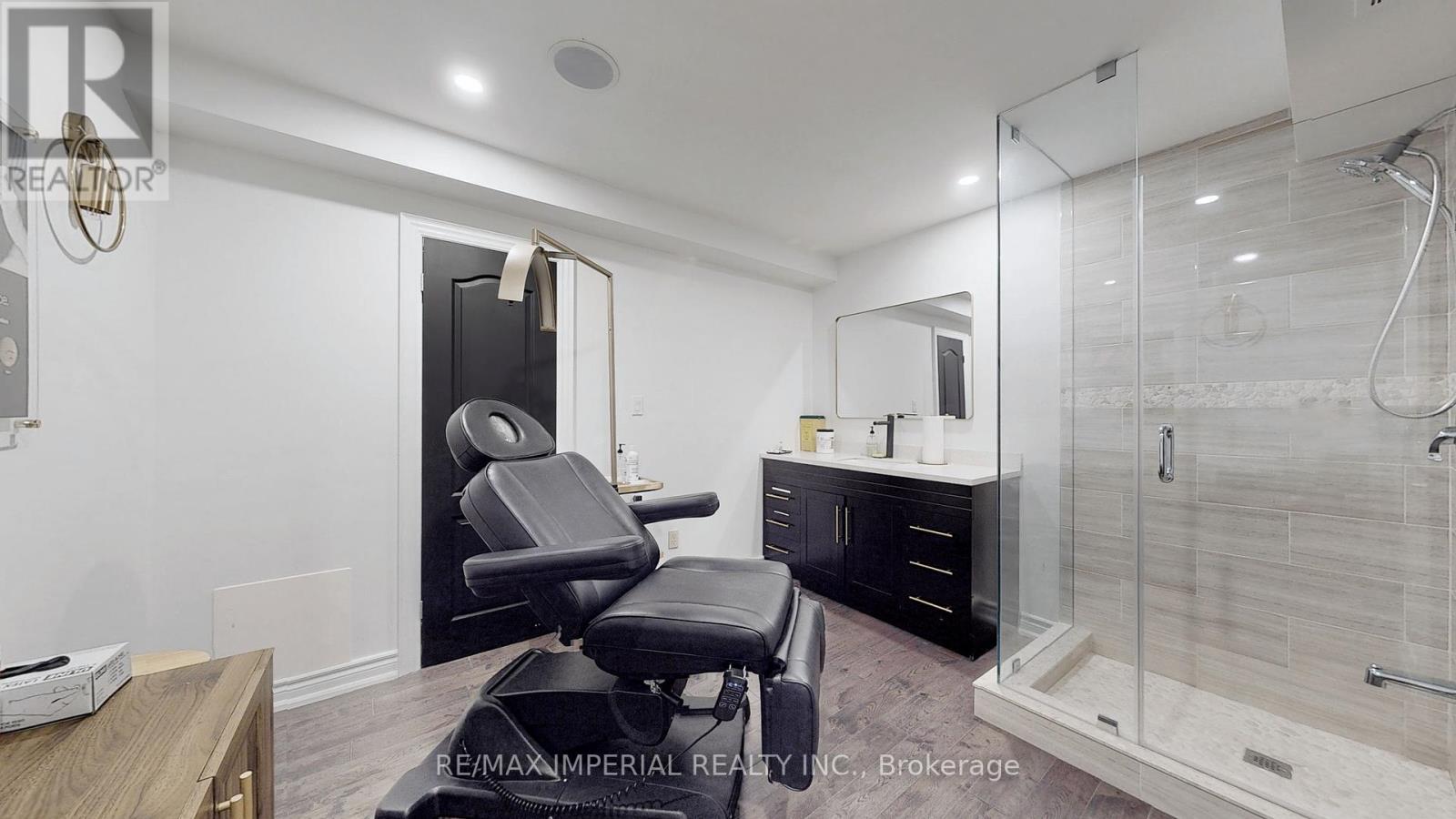 Photo 2 of Room 1 2 156 Main Unionville Street, Markham ON
