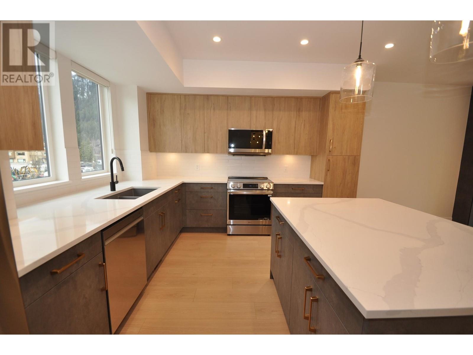 910 LAKESIDE Drive Unit# 107, Nelson