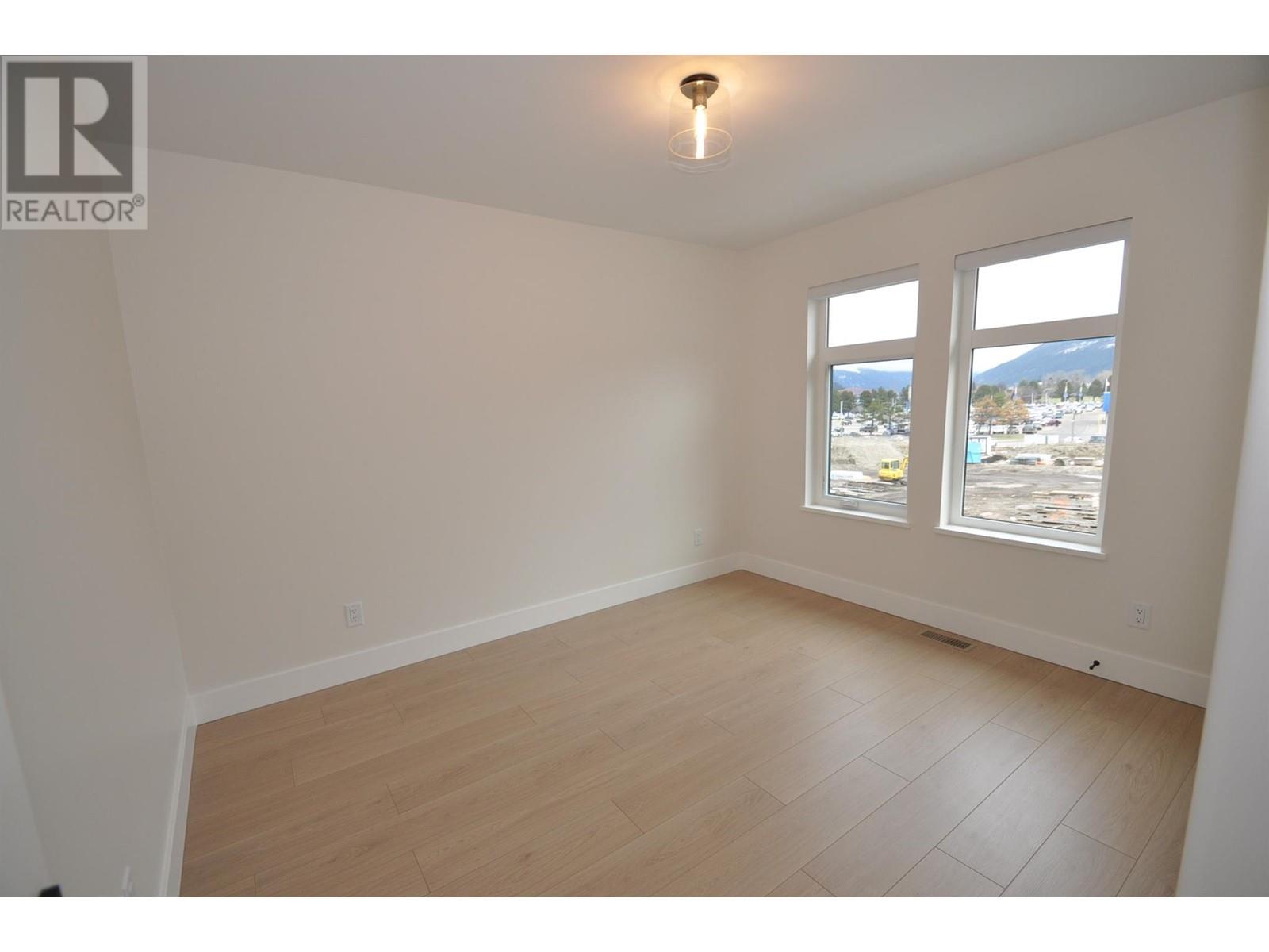 910 LAKESIDE Drive Unit# 107, Nelson